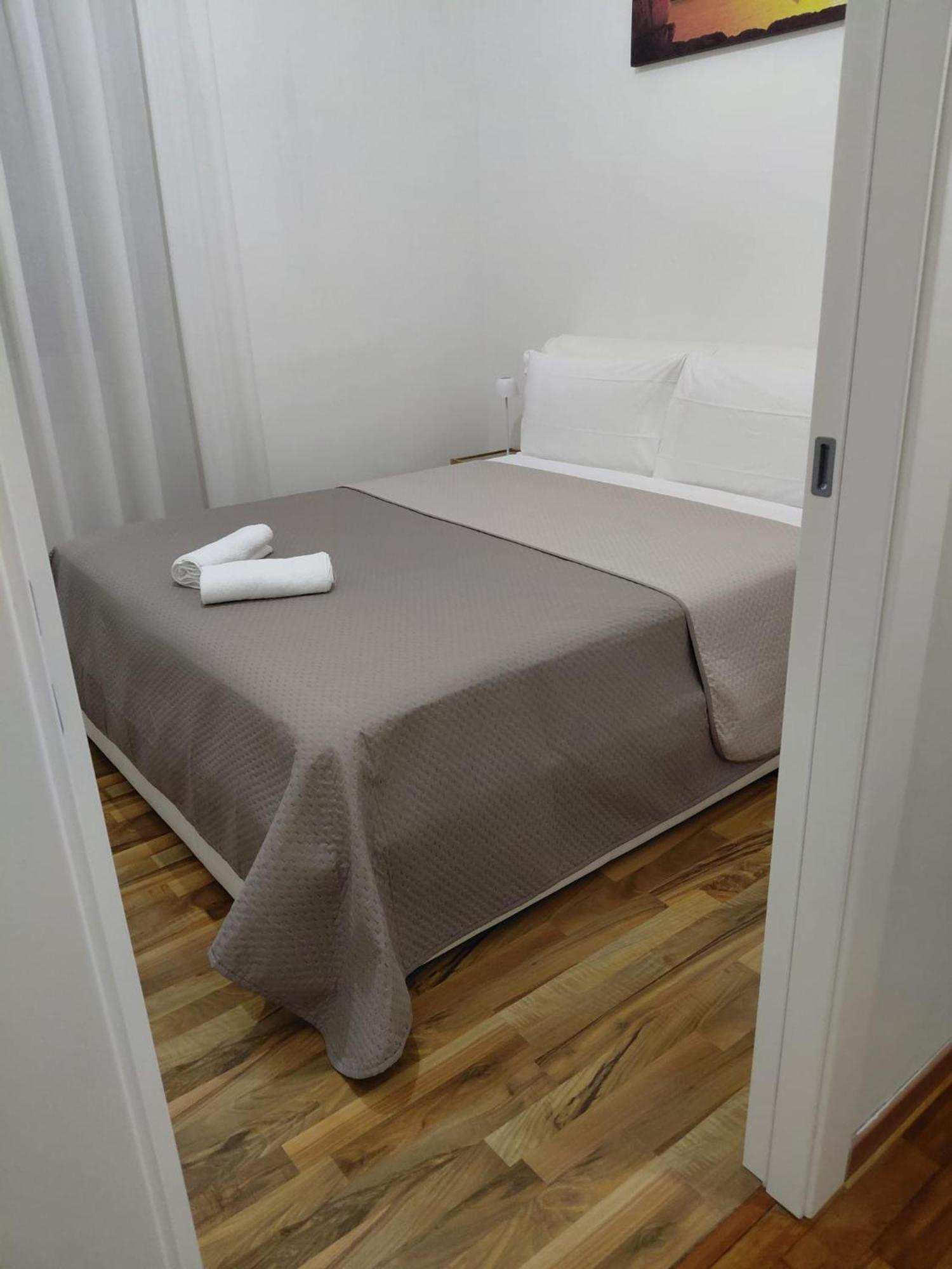 Colosseo Guest House Gil Рим Екстер'єр фото